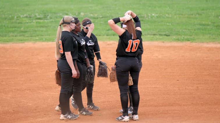 lady-falcons-vs-lady-tigers-22
