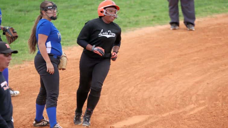 lady-falcons-vs-lady-tigers-19