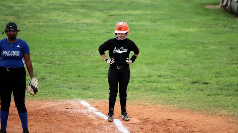 lady-falcons-vs-lady-tigers-32