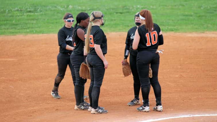 lady-falcons-vs-lady-tigers-40