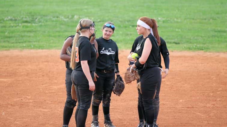 lady-falcons-vs-lady-tigers-45