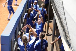 celebrate-in-dugout