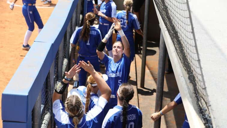 celebrate-in-dugout