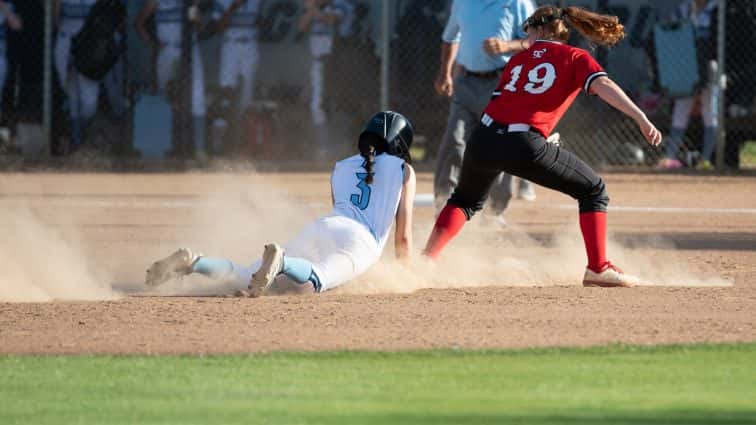 lady-rebels-at-district-5-20-19-10-2