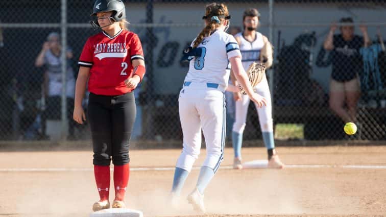 lady-rebels-at-district-5-20-19-5-2