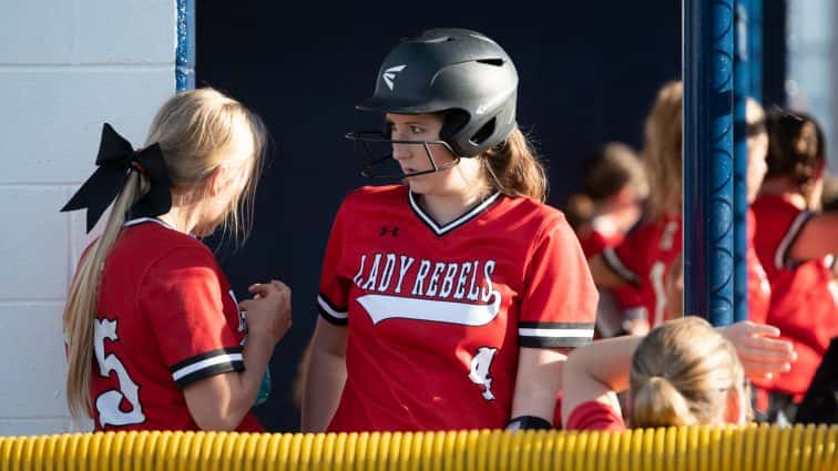 lady-rebels-at-district-5-20-19-13-2