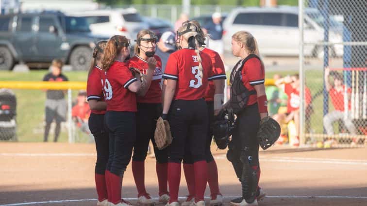 lady-rebels-at-district-5-20-19-19-2