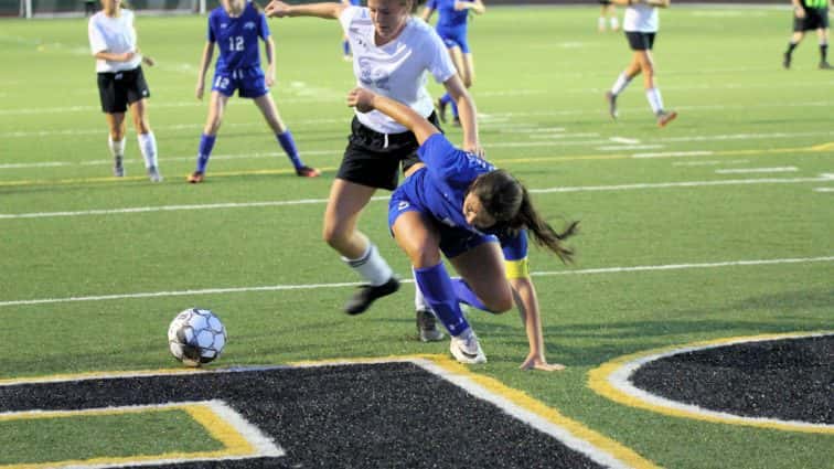 lady-falcons-vs-crittenden-co-129-2
