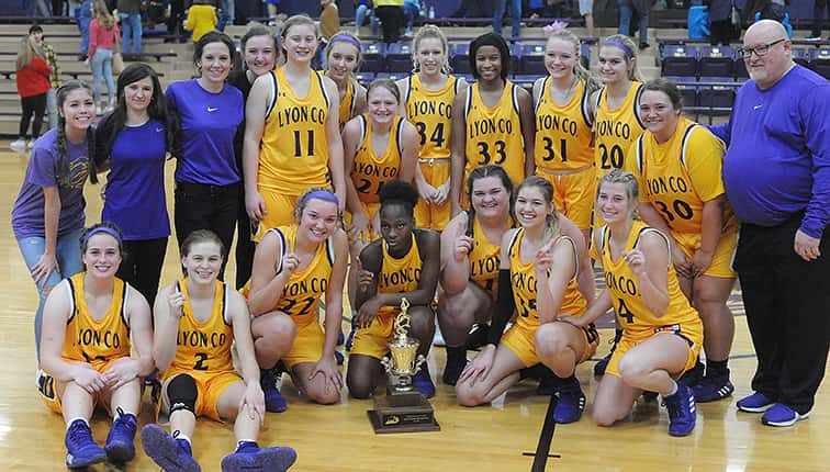 lady-lyons-with-trophy