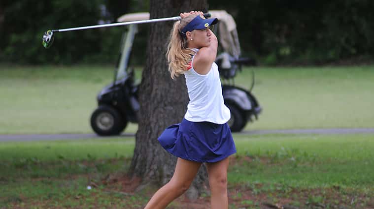 girls-golf-at-paxton-park
