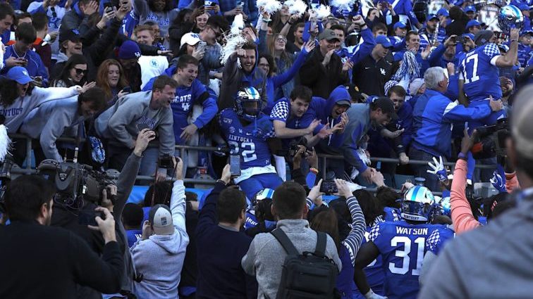 happy-players-with-fans-2