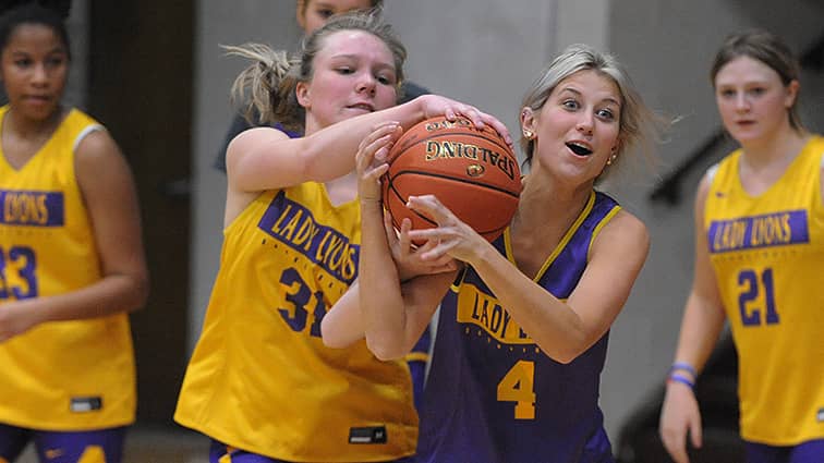 lady-lyon-basketball-practice