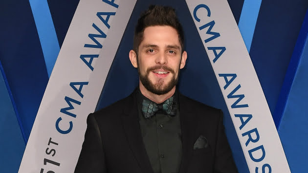 m_thomasrhettcmaredcarpet121917-2
