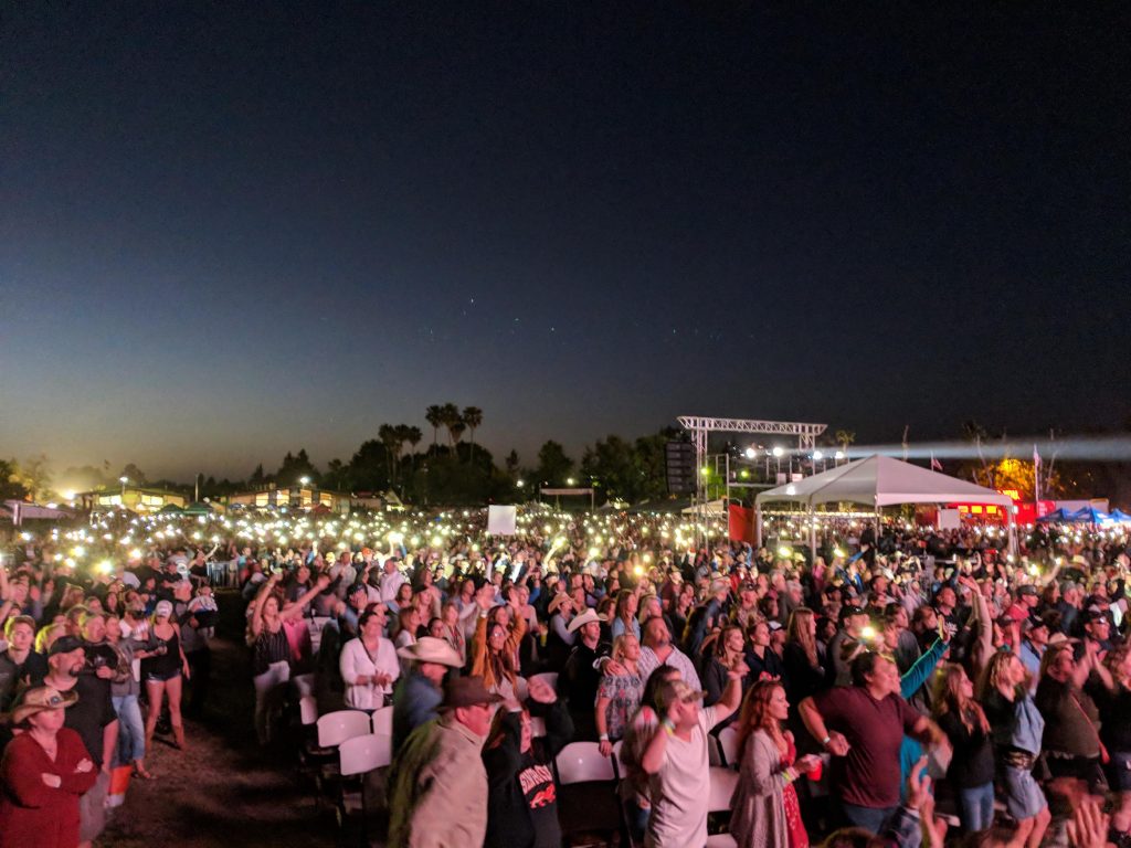 countrysummercrowdshot2018