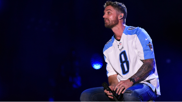 m_brettyoungcmafest080718-2