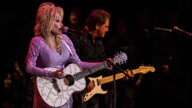 m_dollyparton-5