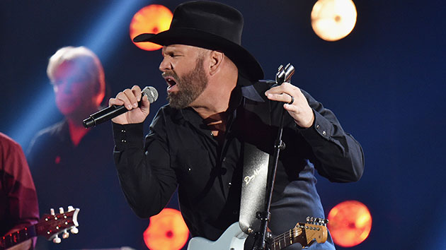 Garth Brooks invites fans to mask up at upcoming Kansas City show: 