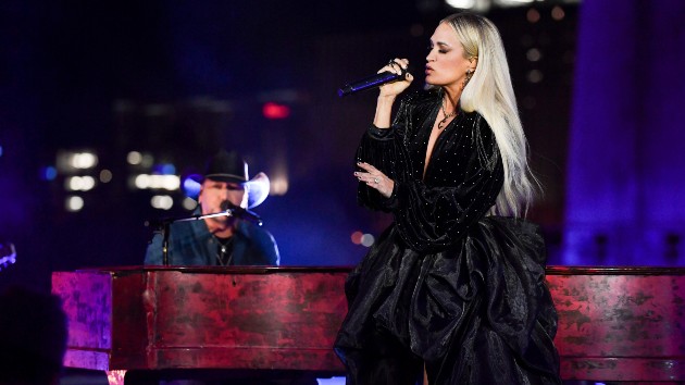 m_carrieunderwood_112121