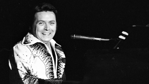 Mickey Gilley, one of the architects of the Urban Cowboy movement, dead at 86 - Vimarsana News