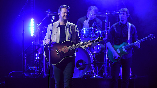 Luke Bryan explains what it means to "Country On" - Vimarsana News