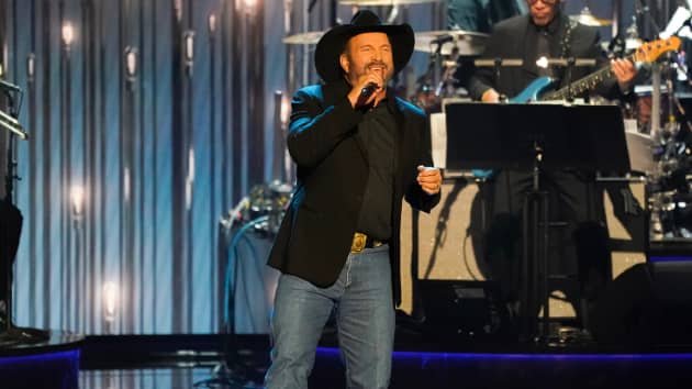 Countdown to Sin City: Garth's rehearsing for Vegas - Vimarsana News
