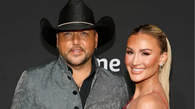 g_jasonandbrittanyaldean2023acmawards132589