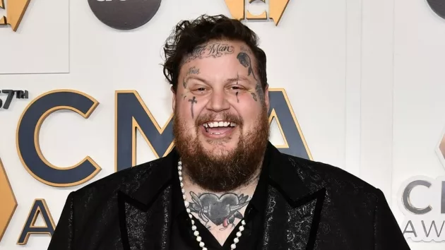 m_jellyrollcmaawards2023disneyscottkirklandredcarpet55457