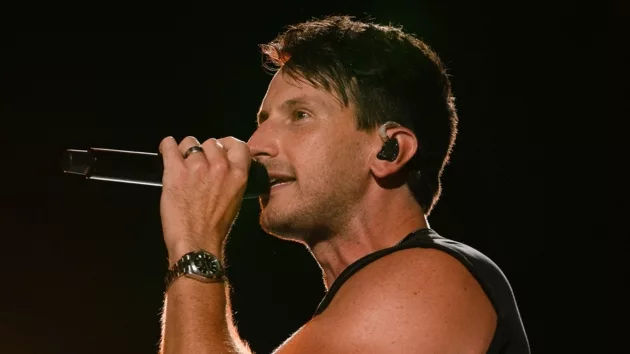 m_russelldickerson2022cmafestperformance2abc921980