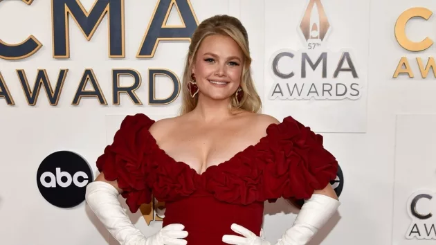 m_haileywhitters2023cmaawardsredcarpetdisneyscotkirkland935598