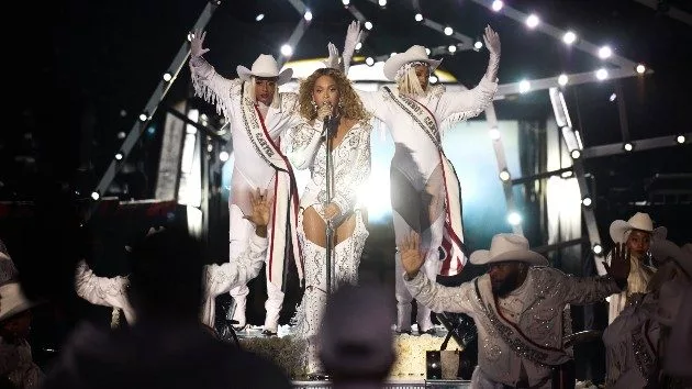 m_beyoncebowl_122624962740