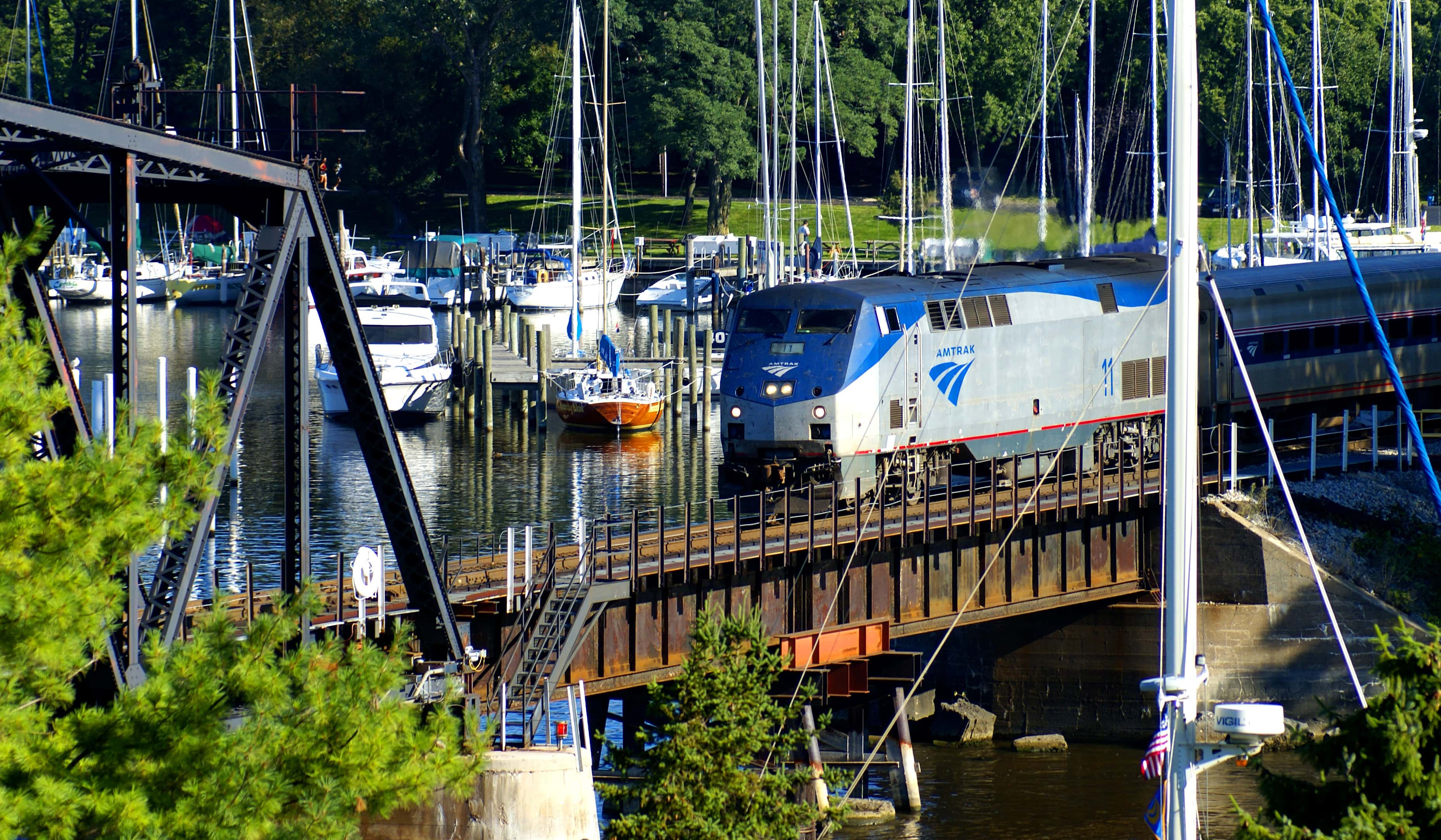 amtrak extra baggage