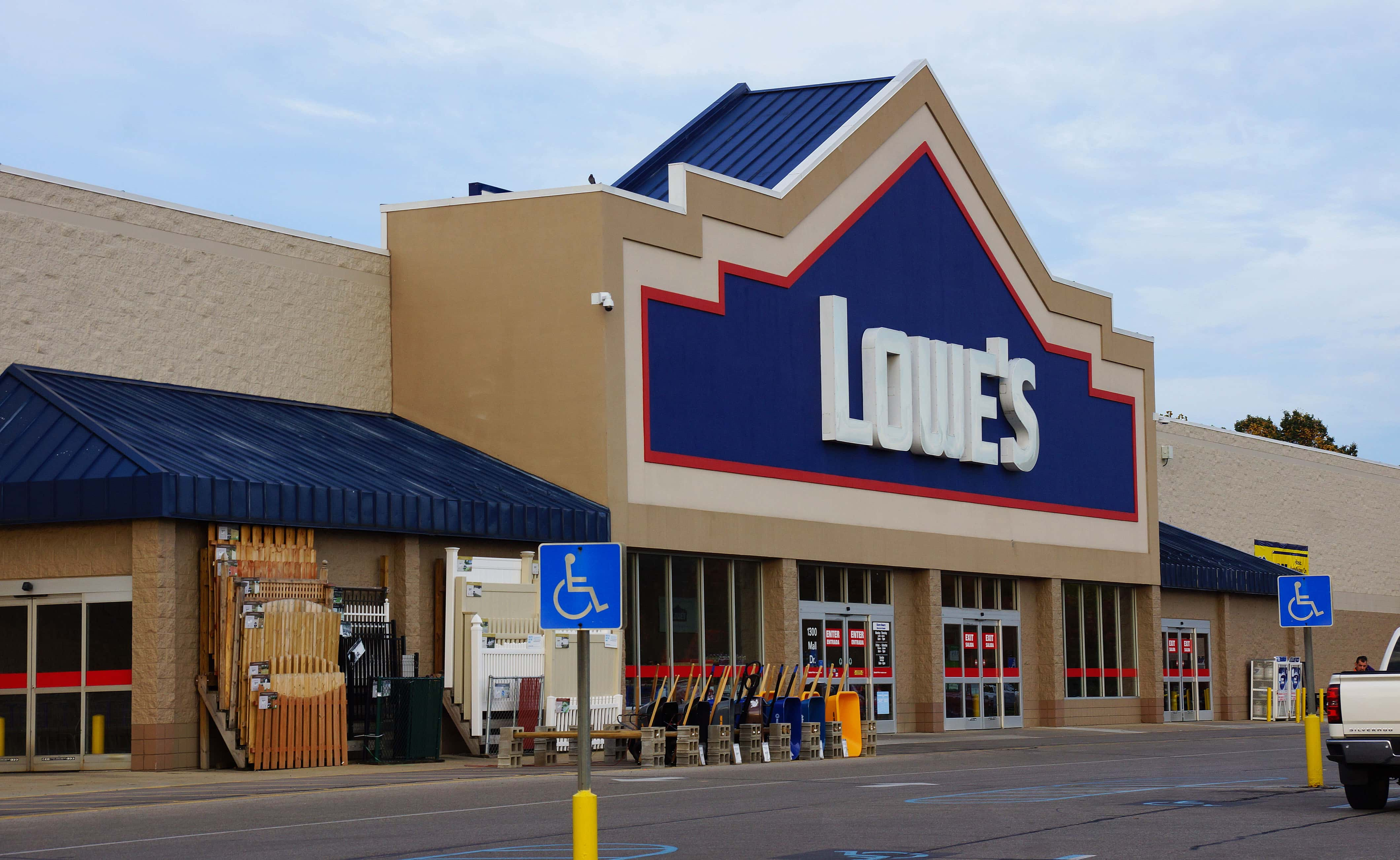 Nearest lowes outlet