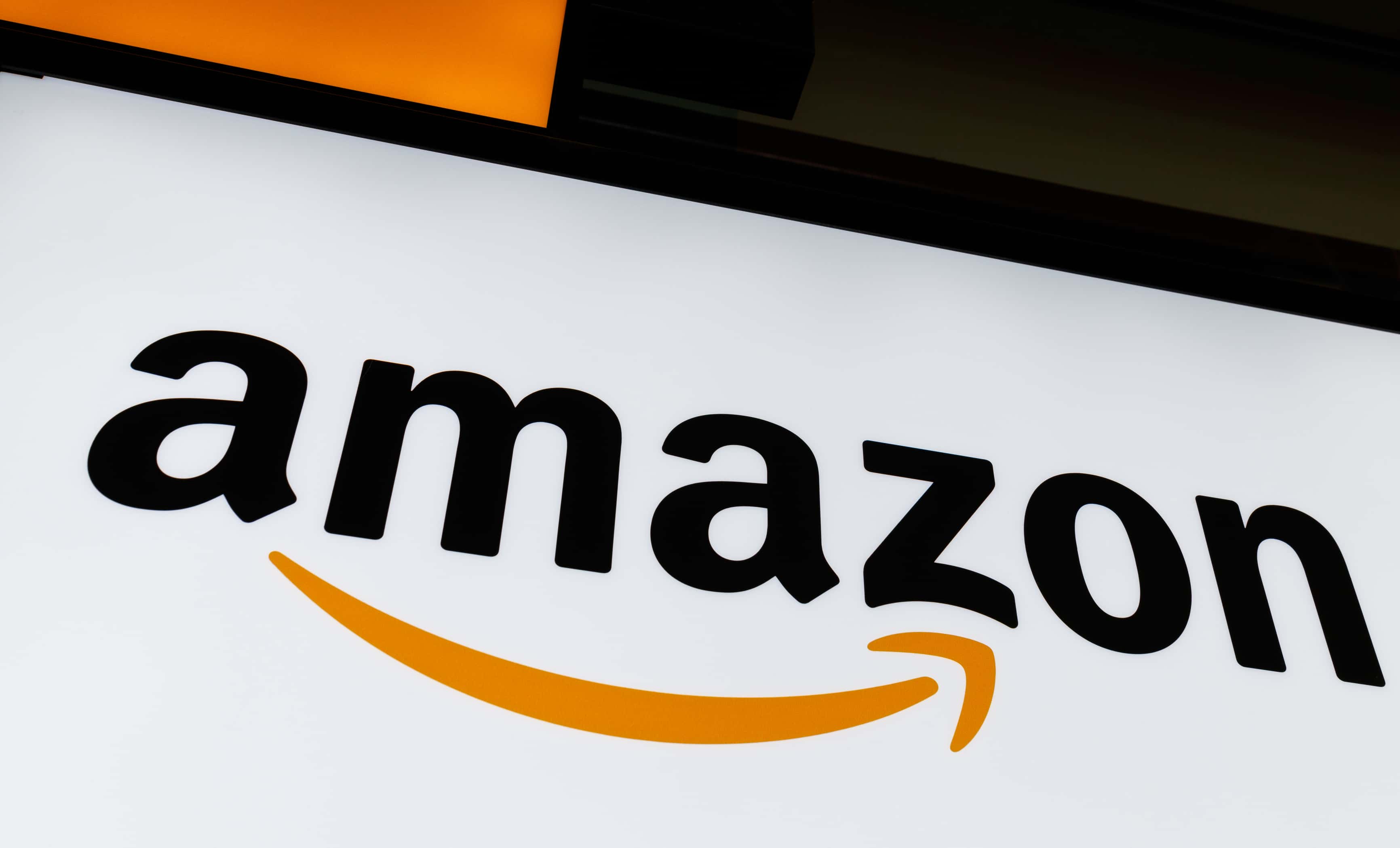 lafayette-circa-july-2018-amazon-store-at-purdue-a-brick-and-mortar-store-customers-can-receive-products-from-amazon-com-vii