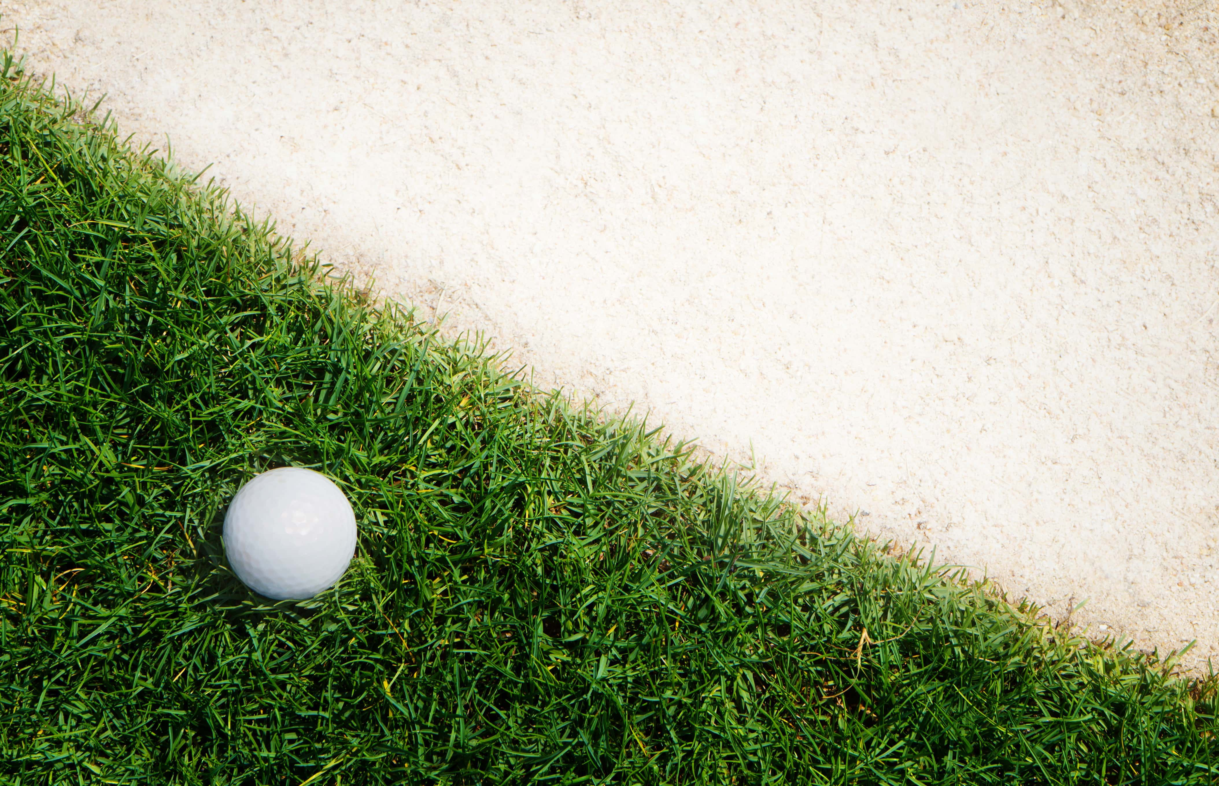 golfer-putting-a-ball-on-the-green-2