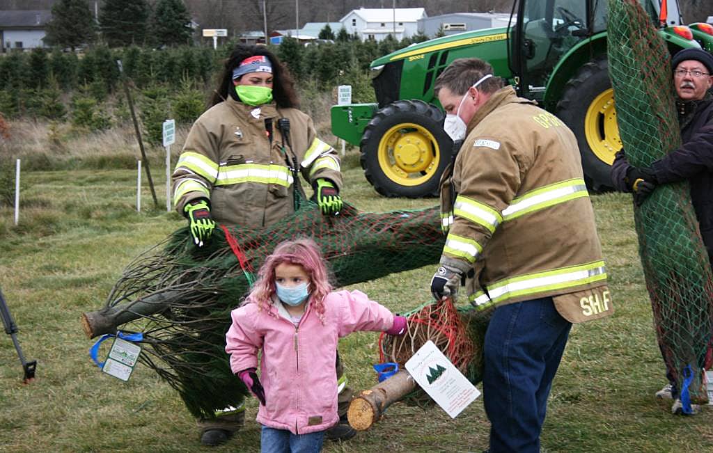 Wahmhoff Farms Nursery &amp; Friends Ship 370+ Christmas Trees to U.S