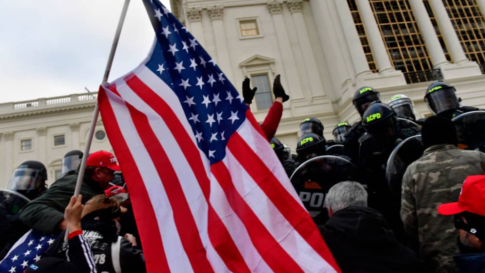 Jan. 6 rioter who dragged D.C. Police Officer into crowd sentenced to 7 ...