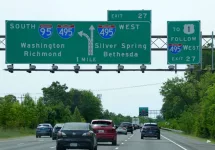 traffic on Interstate 95 South and 495 splits into Richmond^ Silver Spring^ Bethesda and Washington DC