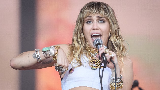 11 Years After Its Release Miley Cyrus Party In The Usa Reenters The Music Charts Hot 1017