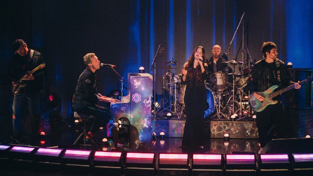 Watch Coldplay and Selena Gomez debut their duet "Let Somebody Go" on 'The Late Late Show' - Vimarsana News