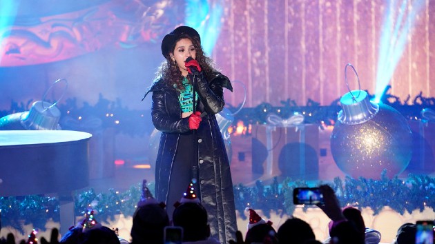 Alessia Cara and Rob Thomas ring in the Christmas season at Rockefeller Center tree lighting - Vimarsana News