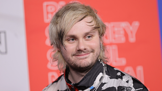 5SOS singer Michael Clifford reveals he secretly married his girlfriend last year - Vimarsana News