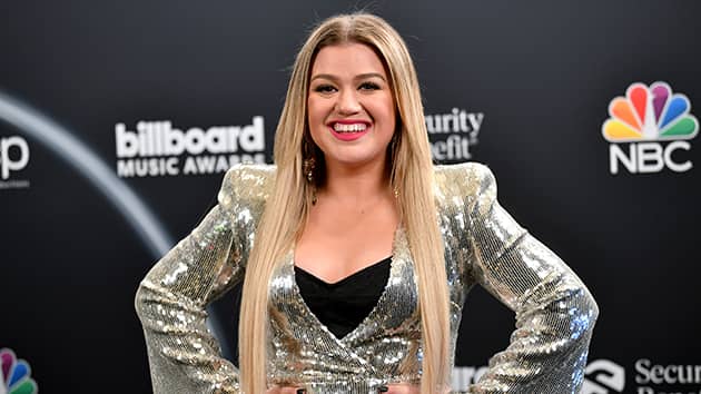 Kelly Clarkson is officially a step-grandmother - Vimarsana News