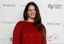Lana Del Rey at the Women's Guild Cedars Sinai Disco Ball at Beverly Hilton Hotel on November 30^ 2022 in Beverly Hills^ CA
