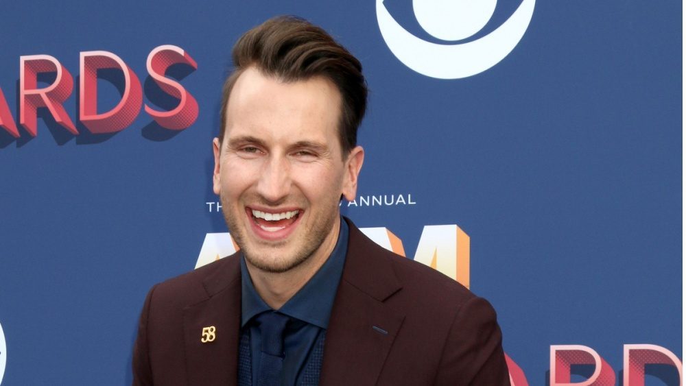 Russell dickerson adds dates to his 2025 russellmania tour kqus 97 5 fm