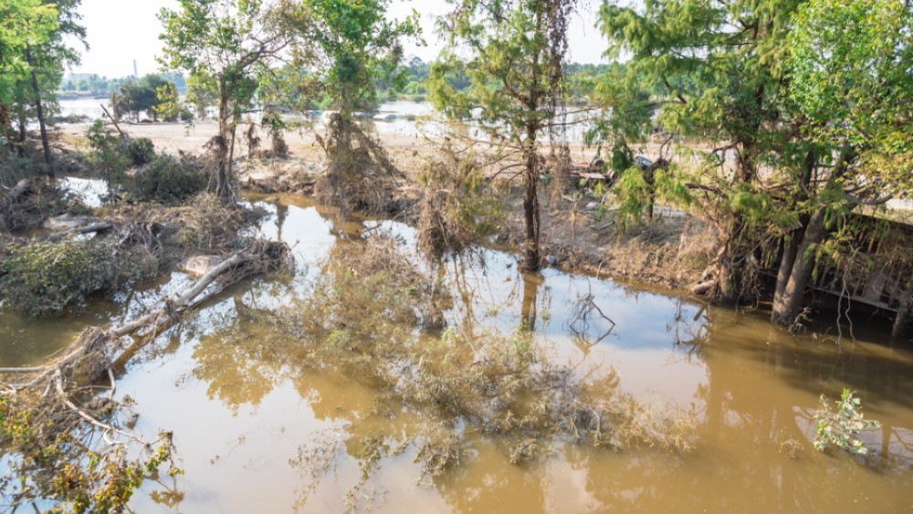 8 Dead After Flooding And Mudslides Force Thousands To Flee In