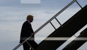 trump-walking-on-plane