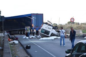italy-van-crash