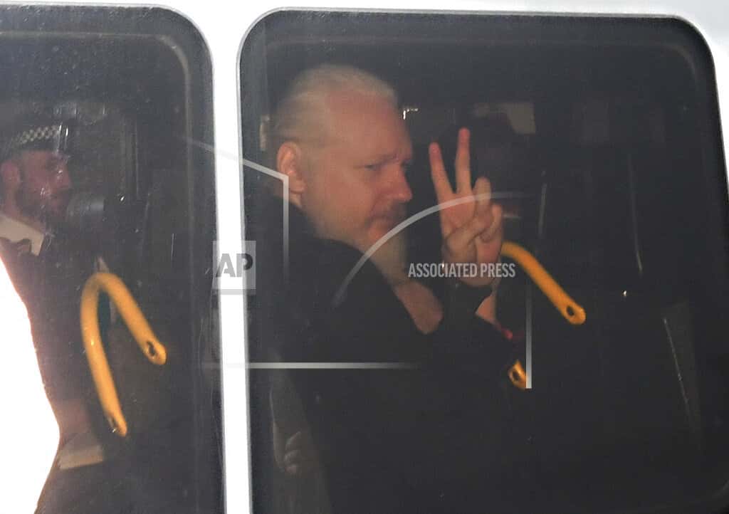 britain-wikileaks-assange-arrested