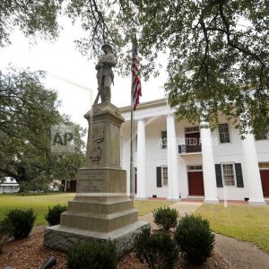 confederate-statue-courthouse