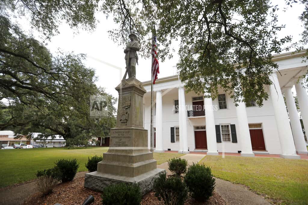 confederate-statue-courthouse